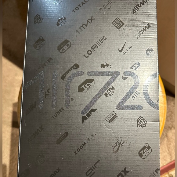 Nike Air Max 720 - Picture 4 of 10